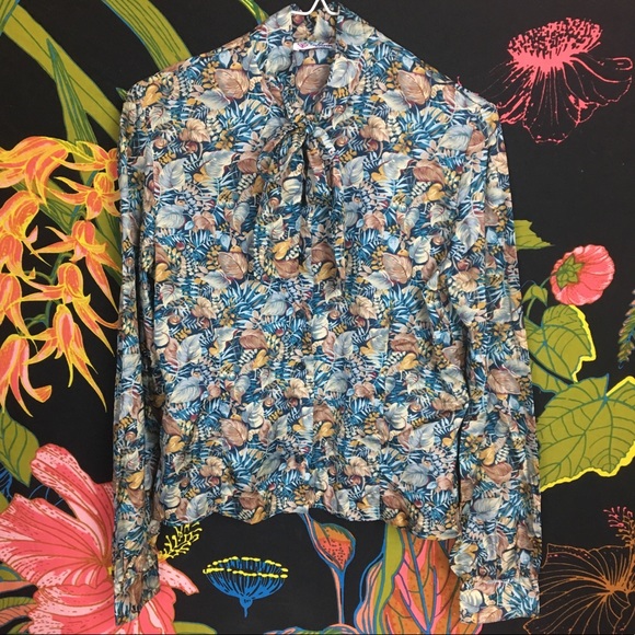 Vintage Tops - VINTAGE / 1970s Bow Neck Floral Blouse